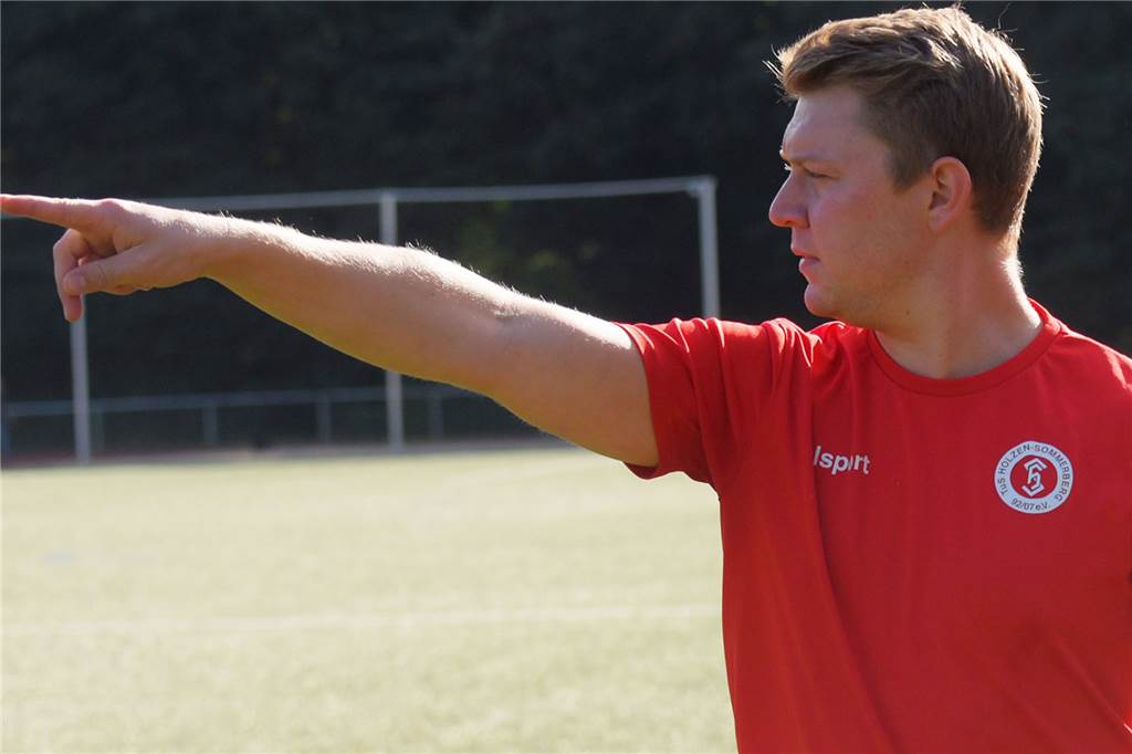 TuS Holzen-Sommerberg würde auch dem Königstransfer keinen Cent mehr bezahlen Arne Werner trägt beim TuS Holzen-Sommerberg die Verantwortung an der Seitenlinie.