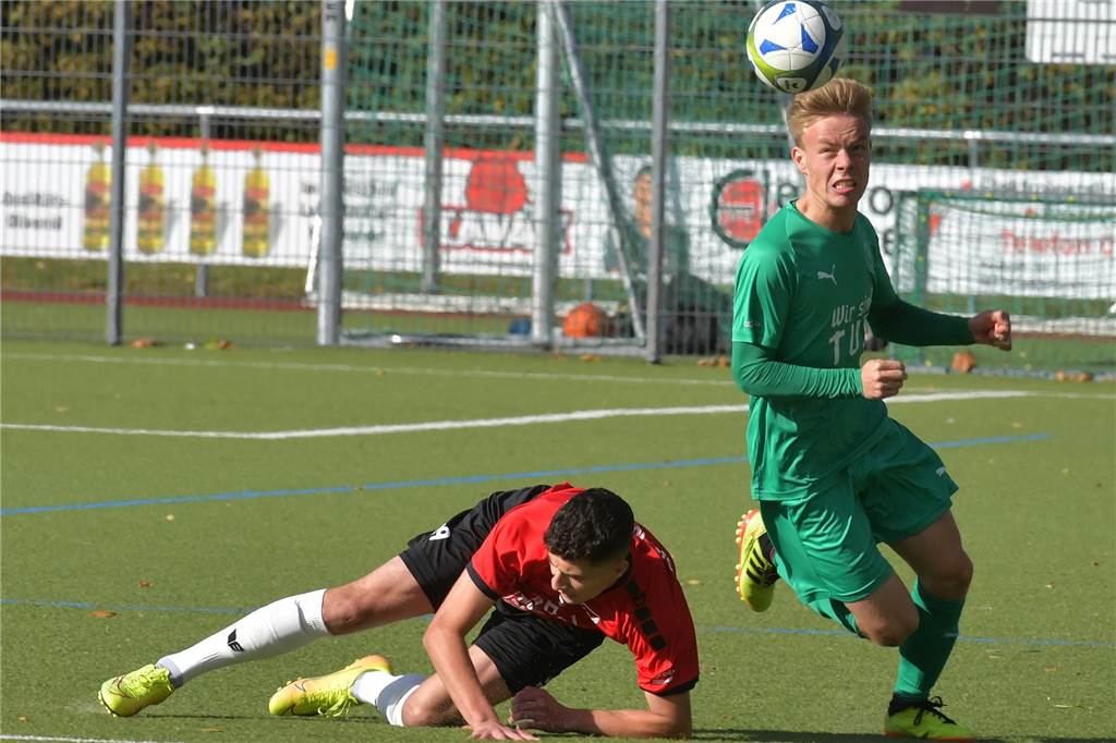 Westfalia Wethmar verliert deutlich – ein Spieler verlässt unter Tränen das Feld Arne Wilberg musste mit einer Unterschenkelverletzung ausgewechselt werden.