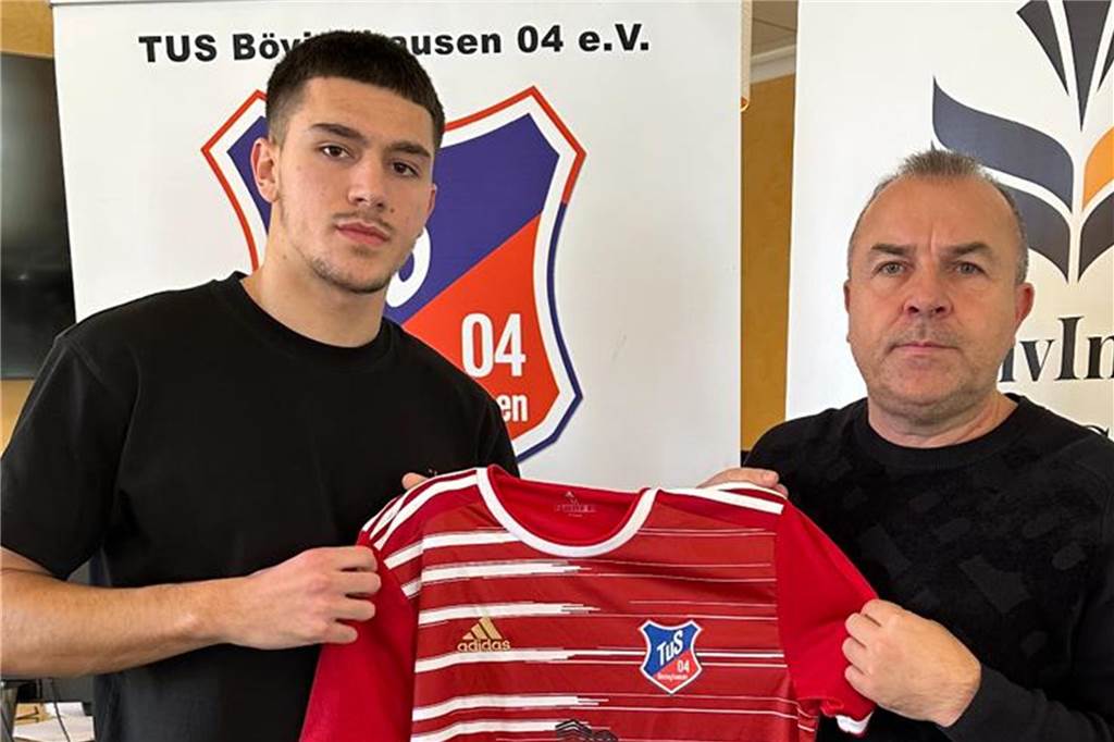 Arnis Osmani (l.) und der Präsident des TuS Bövinghausen, Ajhan Dzaferoski.