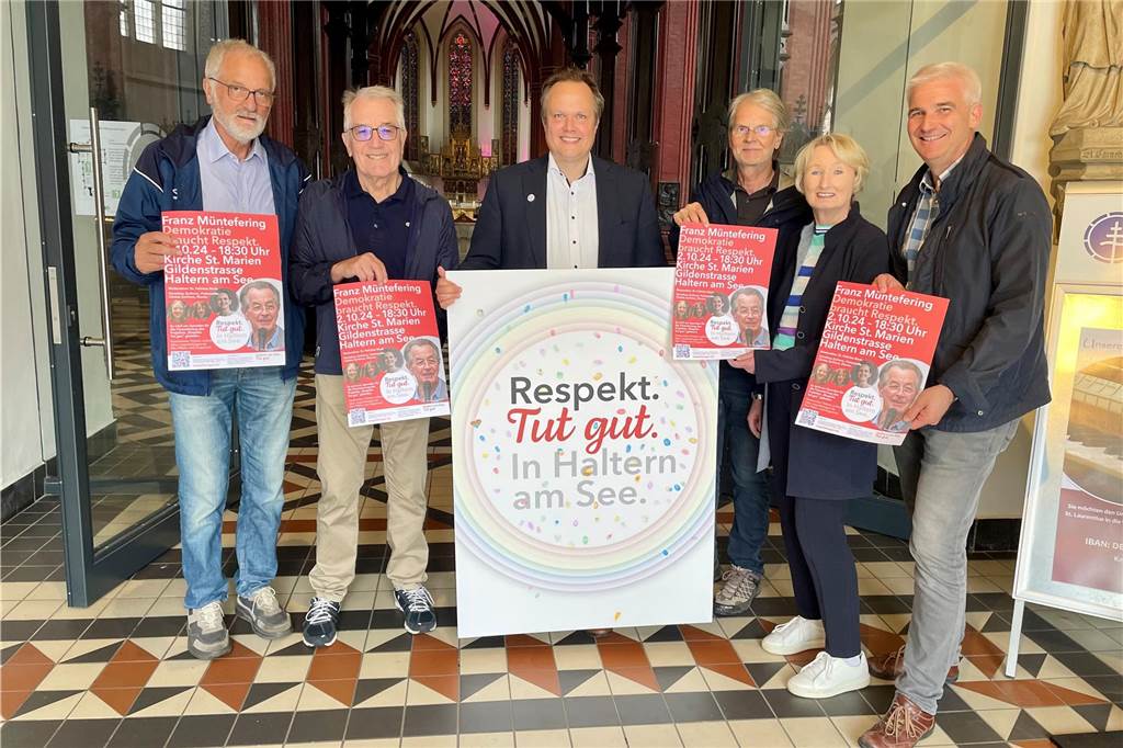 „Demokratie braucht Respekt“: Franz Müntefering kommt nach Haltern Menschen mit Plakaten