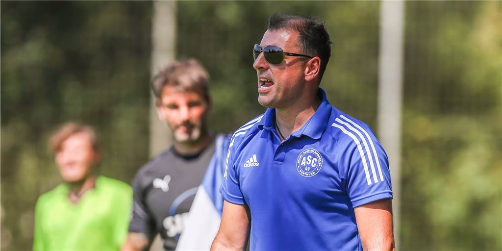 Kotziampassis und der ASC gegen die RN-Allstars: „Am liebsten hätte ich gestern schon gespielt ASC-Trainer Antonios Kotziampassis brüllt Befehle.