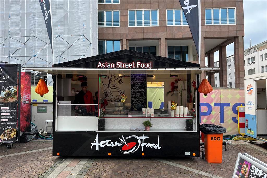 „Asian Street Food“ verkauft das, was drauf steht.