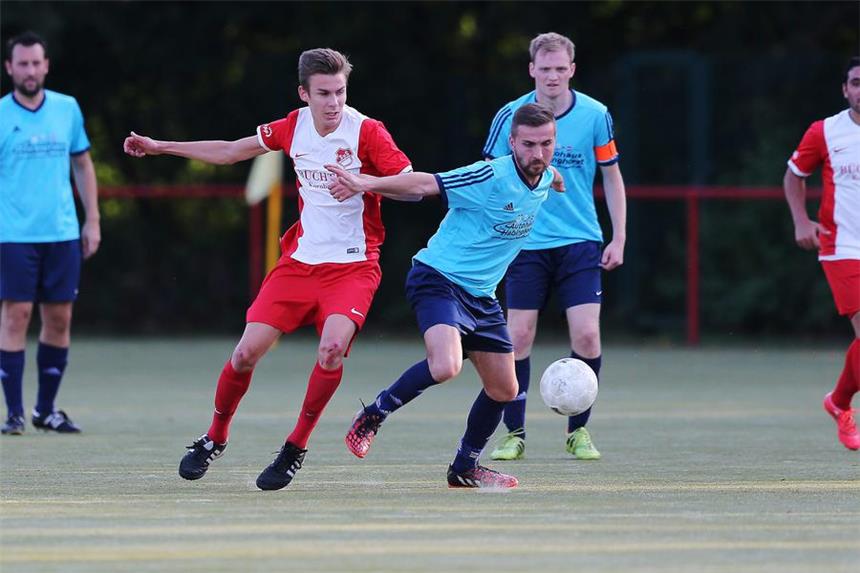VfB gegen DSC Wanne II – Alle Vorberichte Aslan Kul (am Ball) und der VfB Habinghorst, hier gegen Merklindes Linus Budde, treffen auf den DSC Wanne II.