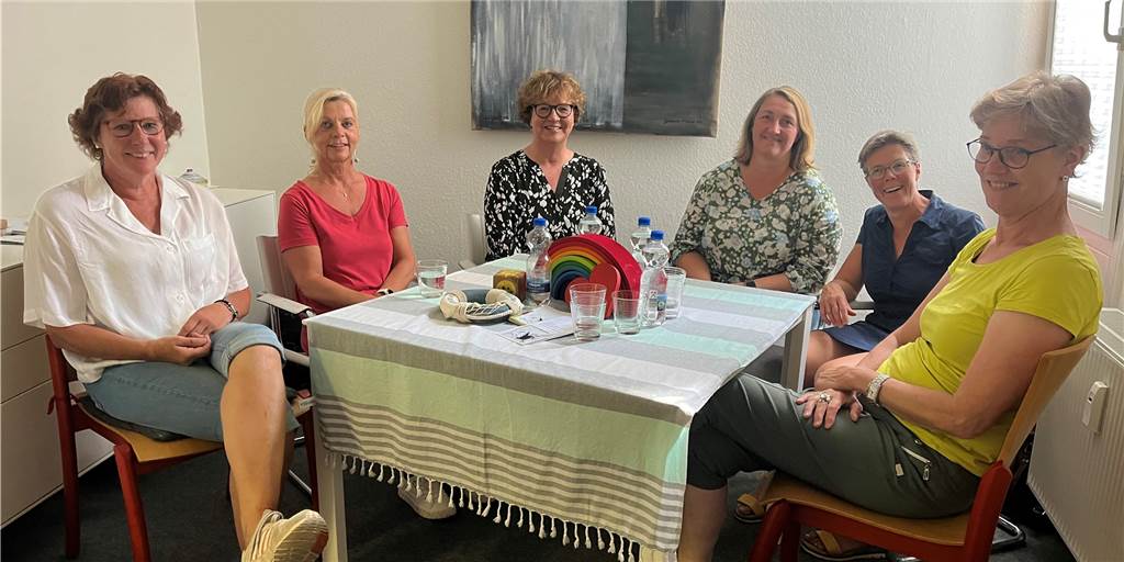 Wegbegleiter in schweren Situationen verschenken Zeit und ein offenes Ohr Astrid Klein Günnewyck, Marianne Terwersche, Beate Bäumer-Messink, Mareen Weddewer, Sonja Terhechte und Irmgard Terhürne (v.l.) begleiten Familien in den schwersten Lebensphasen.