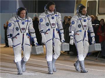 Astronaut Scott Kelly (links) und die Kosmonauten Gennady Padalka und Mikhail Kornienko. Foto: Sergei Ilnitsky