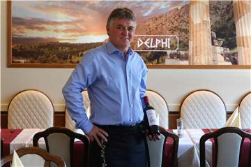 Athanasios Tsiagkos führt als Partner der Familie Boskos das griechische Restaurant Delphi an der Tückingstraße.