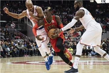 Atlantas Aufbauspieler Dennis Schröder (M) machte gegen die New York Knicks ein starkes Spiel. Foto: John Amis