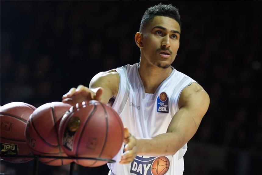 Rückschlag für Bamberg in der Basketball-Euroleague Auch 14 Punkte von Maodo Lo konnten die Bamberger Niederlage in Barcelona nicht verhindern. Foto: Swen Pförtner