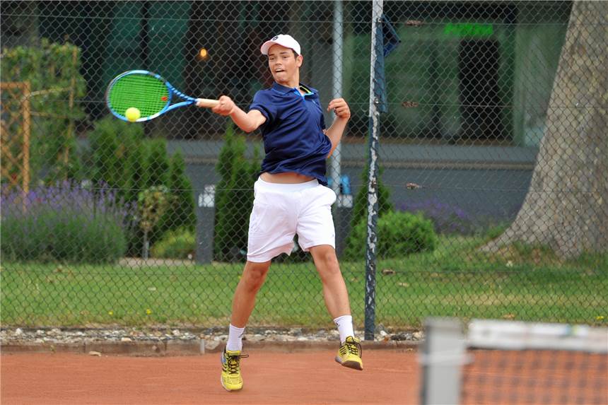 Nach über acht Stunden Spielzeit: TG Stadtlohn/Ahaus erringt Auftaktsieg Auch Alexander Skripaev musste über drei Sätze gehen. In seinem Einzel holte er einen Punkt für die TG Stadtlohn/Ahaus.