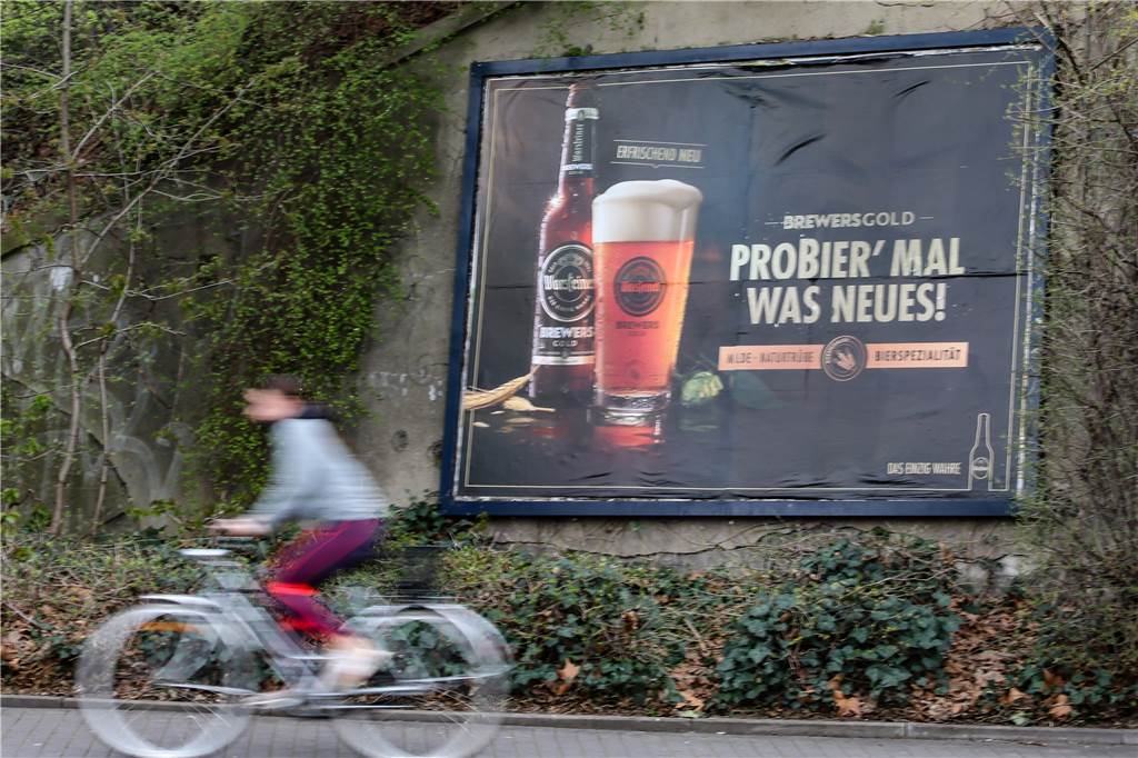 Werbeverbot für Alkohol, Zigaretten und Glücksspiel kostet Dortmund Millionen Auch Alkoholwerbung ist manchen ein Dorn im Auge. Der Stadt hingegen spült das Millionen Euro in die Kasse.