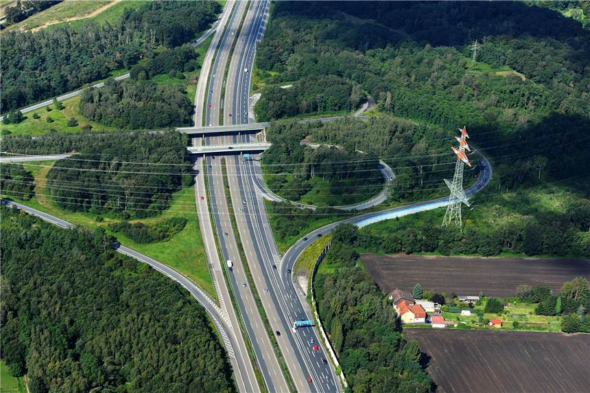 Pferd auf der Autobahn von Dortmund nach Castrop-Rauxel unterwegs Auch am Autobahnkreuz Castrop-Rauxel Ost mit der A45 und A42 war das Pferd unterwegs in Richtung A2.