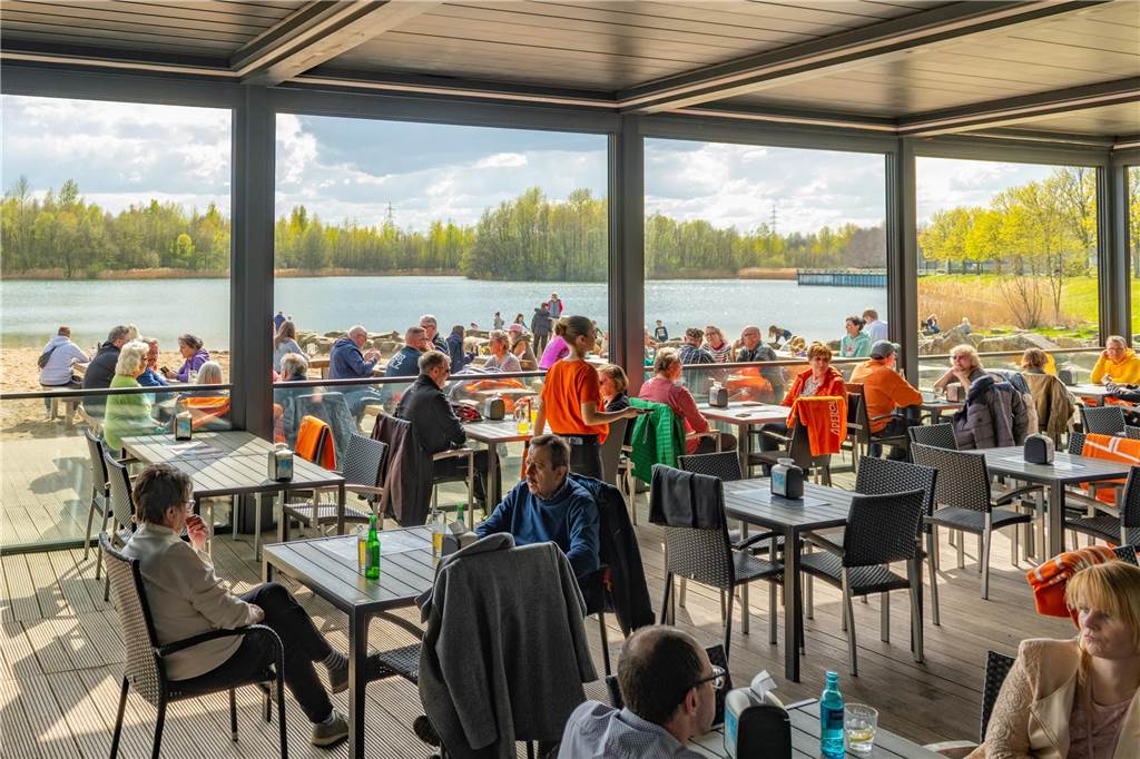 Auch am Horstmarer See waren Tische und Bänke gut besetzt am Freitagnachmittag. 