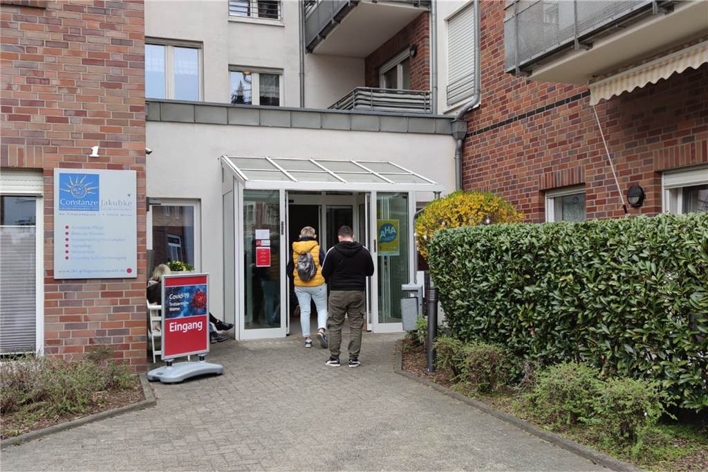 Schnelltest, Shopping, Lebensmittel - So ist die Lage in Werne an Karsamstag Auch am Testzentrum Jakubke nutzen die Werner die Gelegenheit, sich am Ostersamstag testen zu lassen.