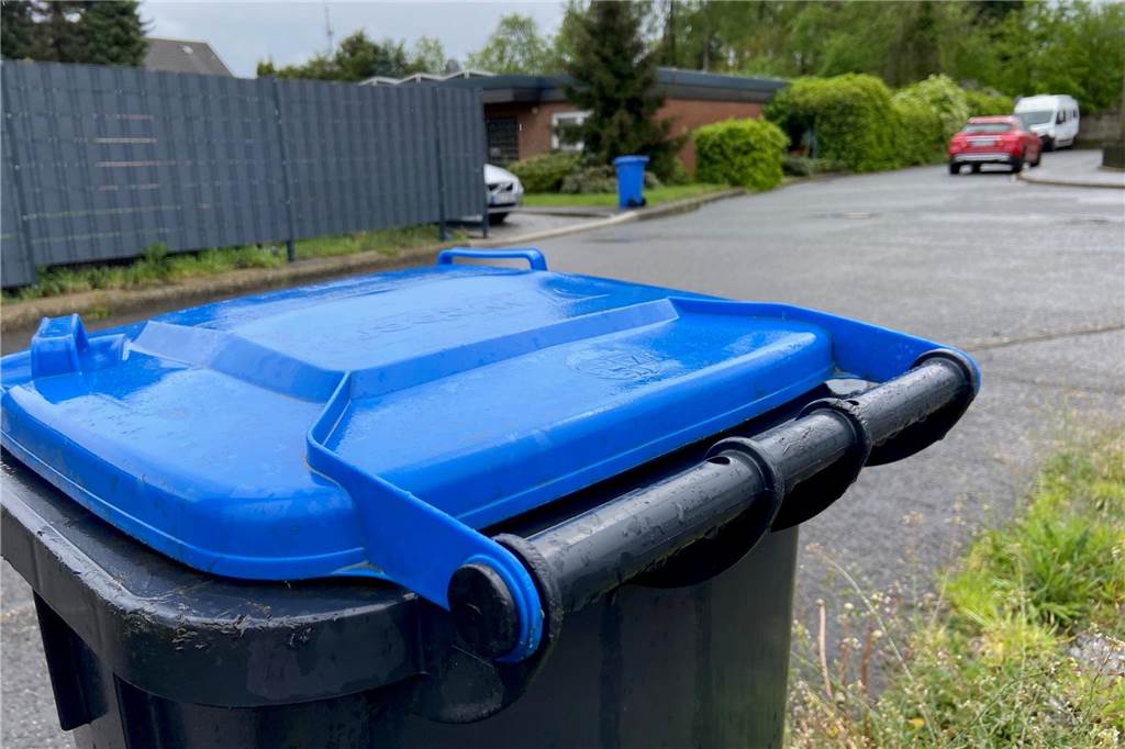 Parkärger in engen Straßen: Beschilderung ist laut Stadt keine Option Auch am Weilkeweg in Aplerbeck gibt es Probleme - die Papiertonnen wurden seit Monaten nicht geleert.