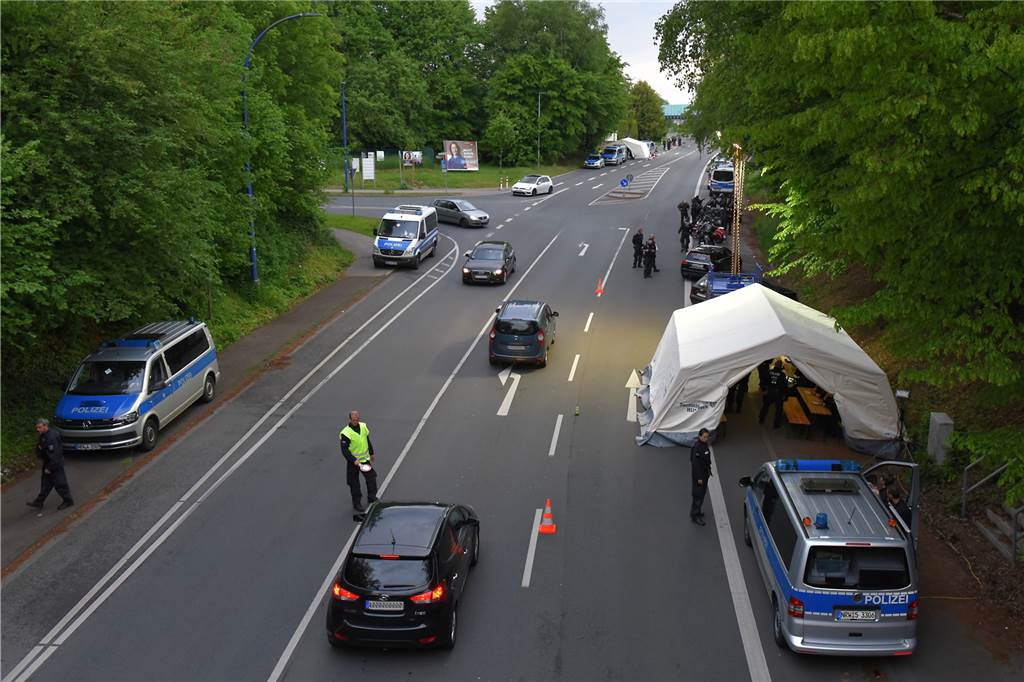 Warum die Polizei bei jeder Party im Bandidos-Heim in Westhofen die Besucher kontrolliert Auch am Wochenende gab es wieder Polizeikontrollen auf der Wannebachstraße, weil die Bandidos in Westhofen eine Party feierten.