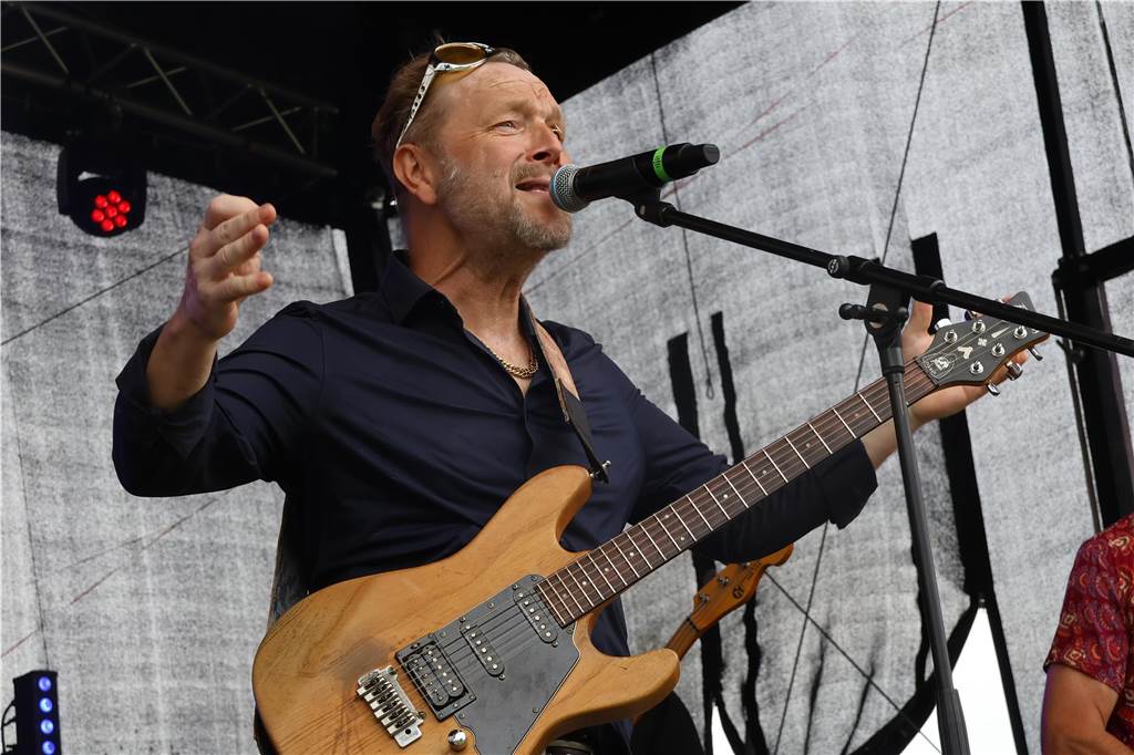 Auch am zweiten Tag (3.8.) des Red Balloon Festivals am Dorstener Leo wurde mit den Bands zusammen gefeiert.