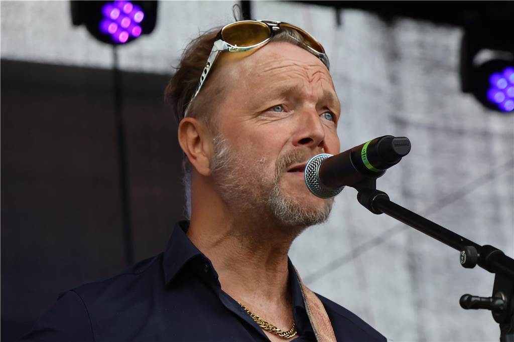 Auch am zweiten Tag (3.8.) des Red Balloon Festivals am Dorstener Leo wurde mit den Bands zusammen gefeiert.