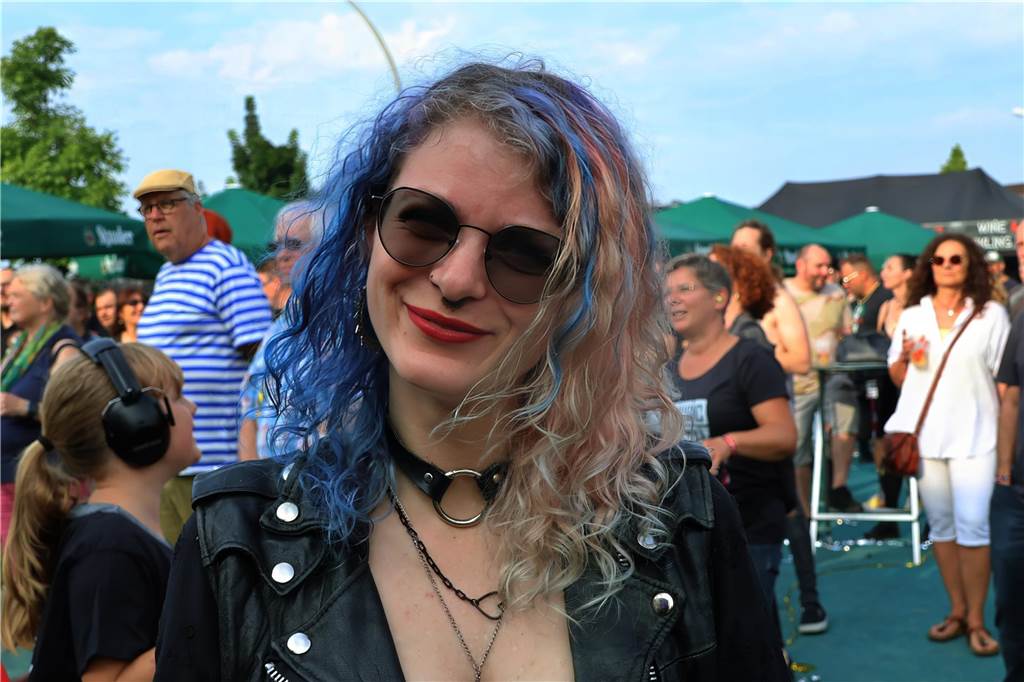 Auch am zweiten Tag (3.8.) des Red Balloon Festivals am Dorstener Leo wurde mit den Bands zusammen gefeiert.