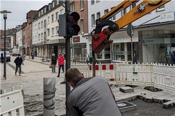 Auch Ampeln gehören zur Ausstattung der vollautomatischen Hochsicherheits-Polleranlagen, die derzeit an den Eingängen der Fußgängerzone installiert werden.