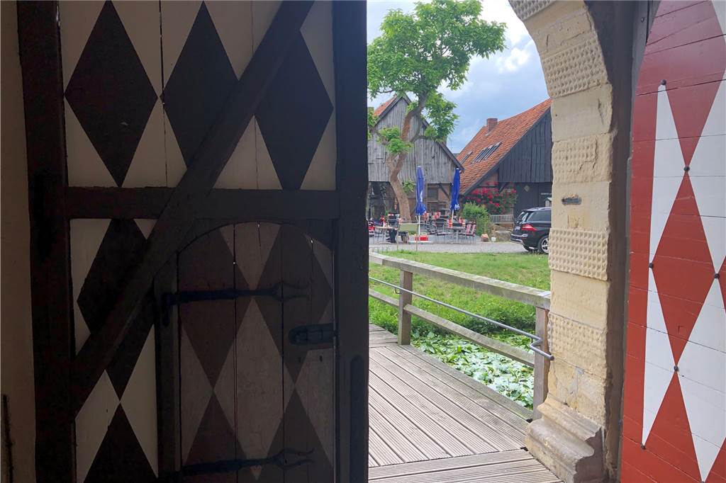 Eberhard Berg: Vorburgtor überraschte die Handwerker bei Restaurierung Das Vorburgtor von der Innenseite des Schlosses Raesfeld
