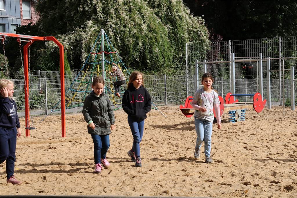 Philip Neri unterstützt Projekte mit fast 87.000 Euro Auch an der Johannesschule freuen sich die Kinder über einen von Philip Neri anteilig aufgewerteten Schulhof.