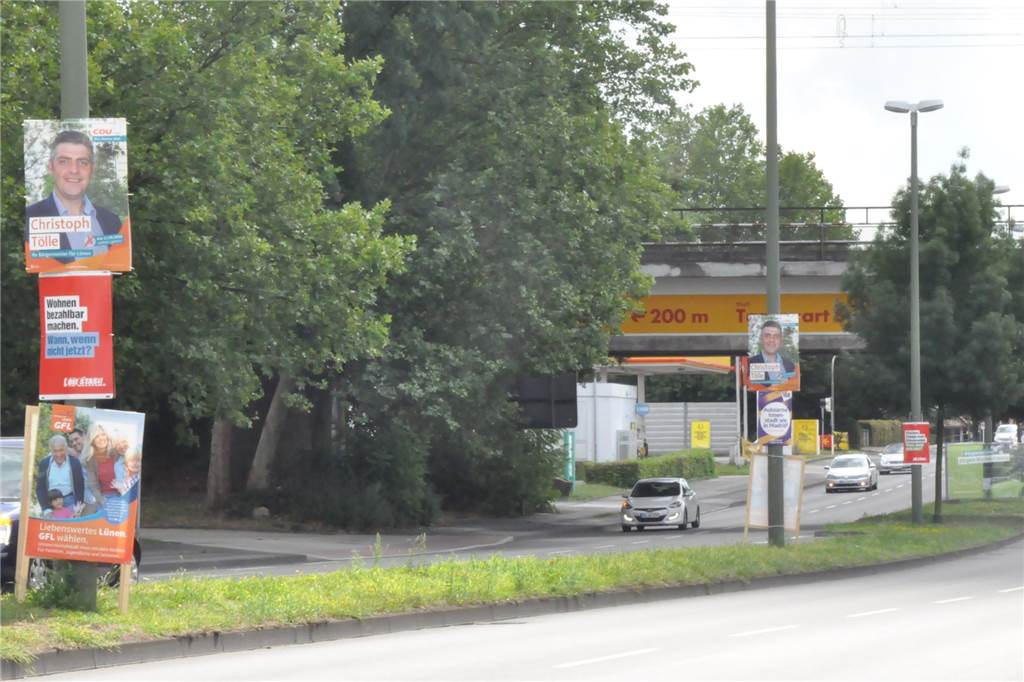 Wahlplakate in Lünen: Wie sie wirken, welche Regeln gelten Auch an der Kurt-Schumacher-Straße hängen schon zahlreiche Wahlplakate.