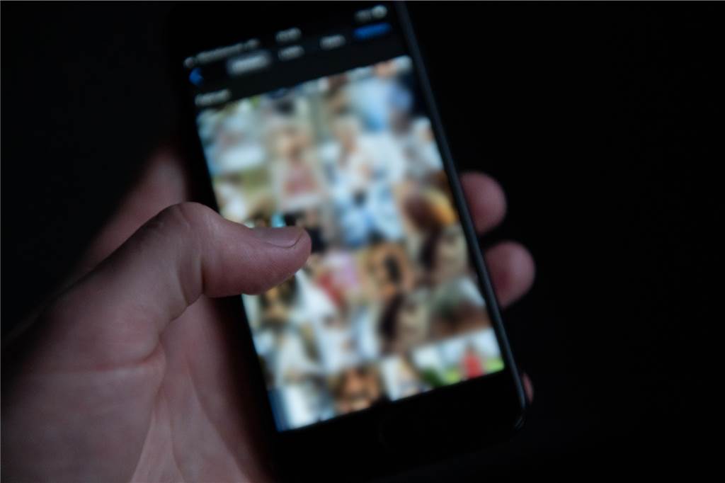 Stadtlohner wollte Nacktbilder von einer vermeintlichen Fünftklässlerin Auch auf dem Handy des 41-jährigen Stadtlohners fand die Polizei kinderpornografische Inhalte (Symbolfoto).