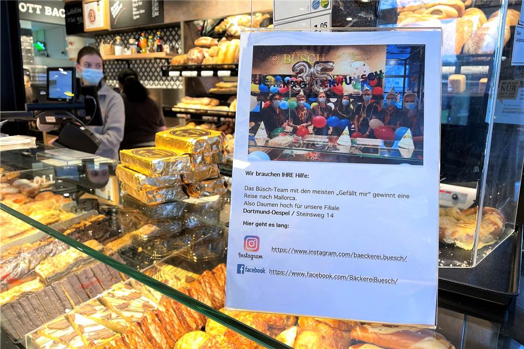 Firmen-Geburtstag: Dortmunder Bäckerei-Team könnte nach Mallorca fliegen Auch auf der Bäckerei-Theke wirbt das Team um Stimmen. Schließlich geht es um eine Mallorca-Reise.
