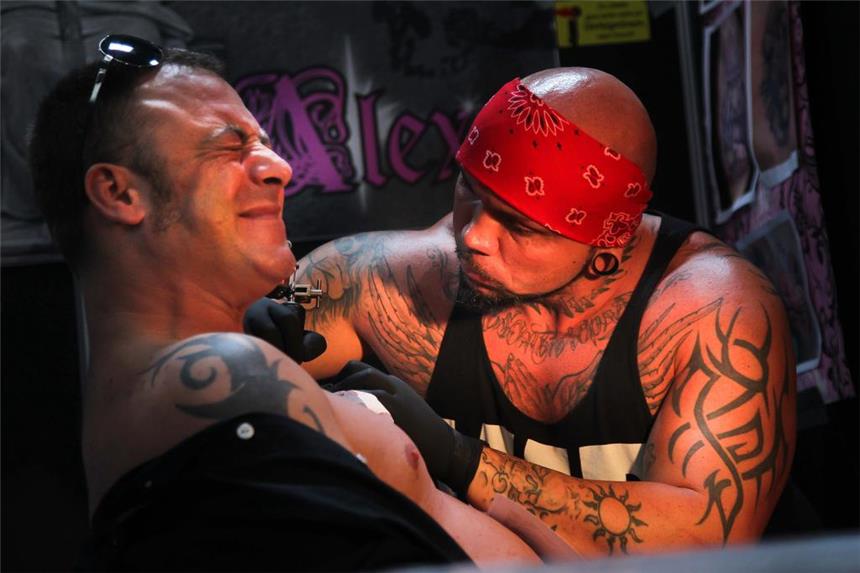 Die wichtigsten Infos zur Tattoo-Convention Auch auf der Tattoo Con dieses Jahr werden direkt auf der Messe Tattoos gestochen.