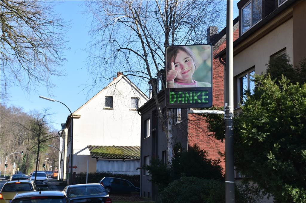 Ruf nach mehr Geschwindigkeits-Displays – für Eving könnte das teuer werden Auch bei Autofahrern, die sich an die Geschwindigkeitsbegrenzung halten, reagieren die Displays.