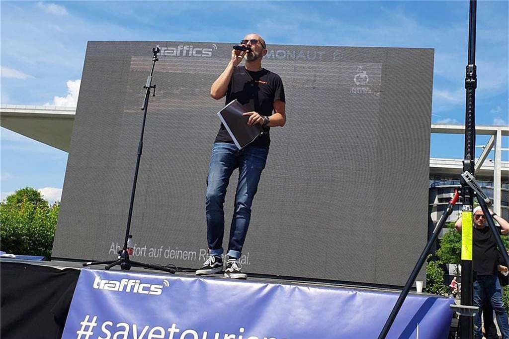 Reisebüros kämpfen um Existenz: „Wir haben immer noch keine Einnahmen“ Auch bei Demonstrationen setzt sich Michael Draeger für die Tourismusbranche ein.