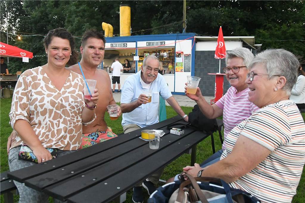 Freibad-Kiosk und Bistro im Hallenbad geschlossen: Nikolaus Kazinakis macht Schluss Auch bei den verschiedenen Aktionen vom Parkbad Nord machte Nikolaus Kazinakis mit seinem Kiosk mit.