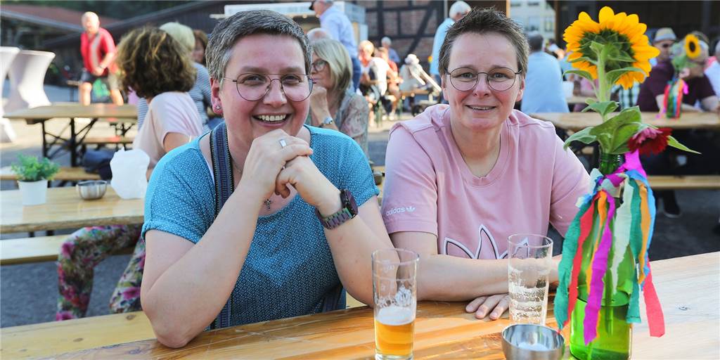 Selm traf sich an neuem Ort – Das sind die Fotos der Veranstaltung Auch bei der Spezialausgabe von "Selm trifft sich" hätte die Stimmung der Gäste kaum besser sein können.