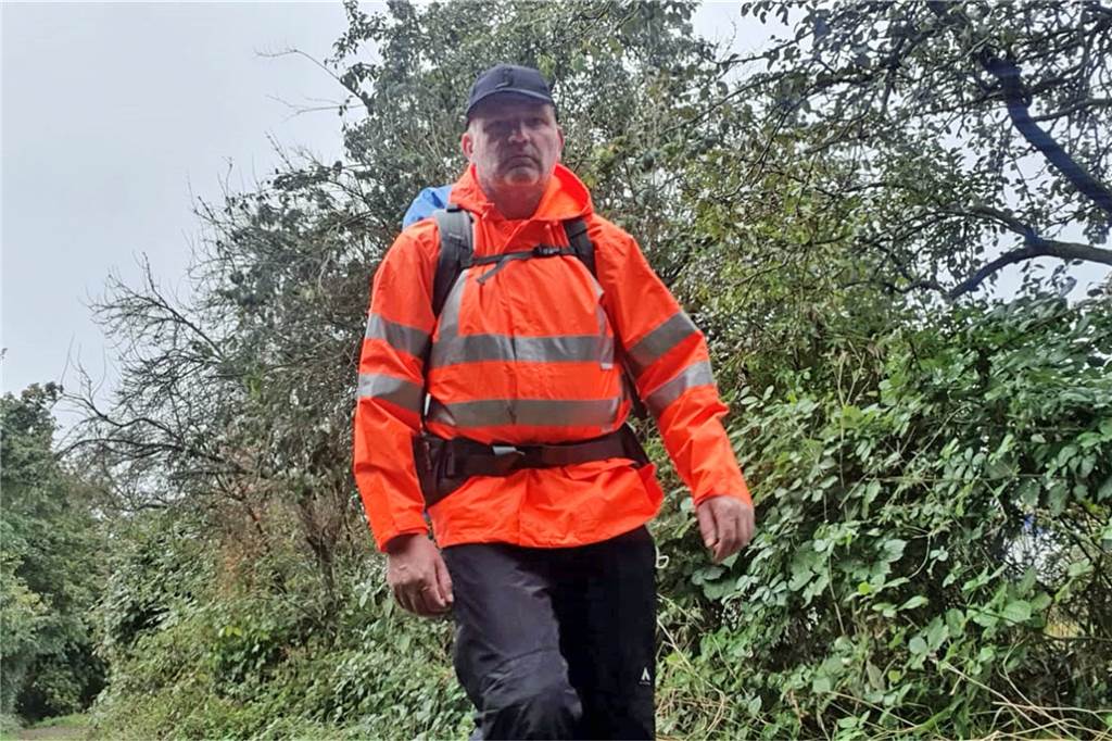 Auch bei Regen wird gewandert - schließlich dienen die Kilometer bis ins Ahrtal einem guten Zweck.