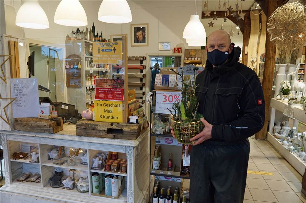 So geht der Einzelhandel Ascheberg mit dem bevorstehenden Lockdown um Auch Bernd Heitmann vom gleichnamigen Blumengeschäft hat für seine Kunden einen Lieferservice eingerichtet.