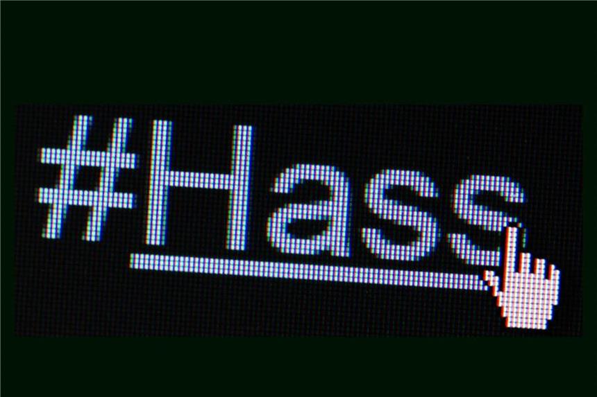 Beschwerden über rassistische Inhalte im Internet gestiegen Auch Beschwerden über Hassreden sind bei der eco Beschwerdestelle eingegangen. Foto: Lukas Schulze