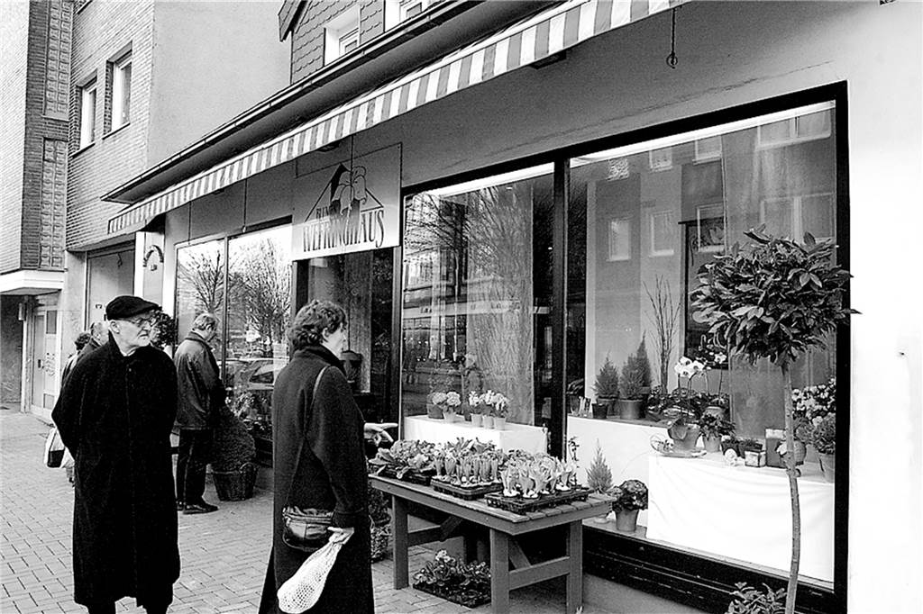 Markantes Fachwerkhaus in der Castroper Altstadt wird jetzt verkauft Auch Blumen Wefringhaus hatte am Biesenkamp 8 einige Jahre lang eine Filiale.