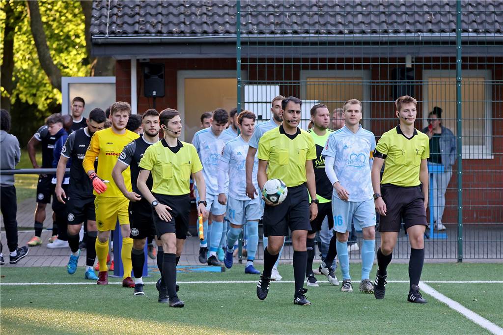 Kein Witz: In einer westfälischen Liga haben alle fünf Absteiger schwarz-weiße Vereinsfarben Auch Borussia Dröschede brachten die Farben schwarz und weiß kein Glück.