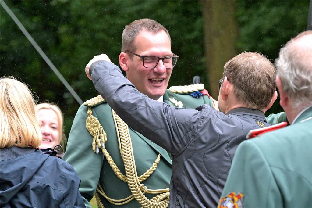 Auch Bürgermeister Lothar Christ gratuliert dem neuen König.