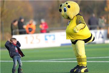 Auch BVB-Maskottchen Emma war in Südkirchen dabei.