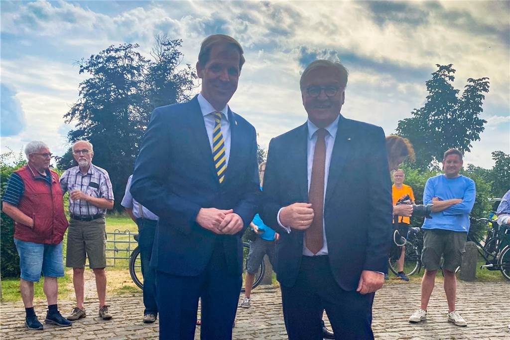 Auch Christian Schulze Pellengahr, Landrat des Kreises Coesfeld nutzte die Gelegenheit und kam mit dem Bundespräsidenten ins Gespräch.