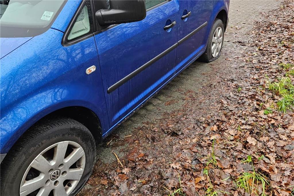 Auto von Bürgermeister Mike Rexforth beschädigt: Staatsschutz ermittelt Auch das Auto von Rexforths Nachbarn haben Unbekannte beschädigt.