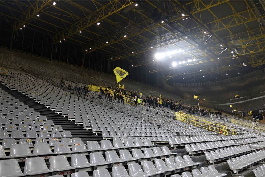 Corona-Beschlüsse in NRW: BVB kündigt Entscheidung über mögliche Klage an Auch das BVB-Heimspiel gegen Leverkusen wird vor lediglich 750 Zuschauern stattfinden.