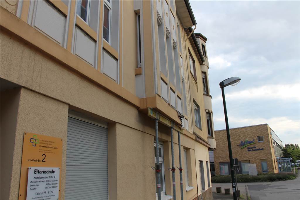Wohnen am Krankenhaus Lünen: Alte Häuser machen Platz für 16 Wohnungen Auch das Haus Nummer 2 in der von-Wieck-Straße wird abgerissen.