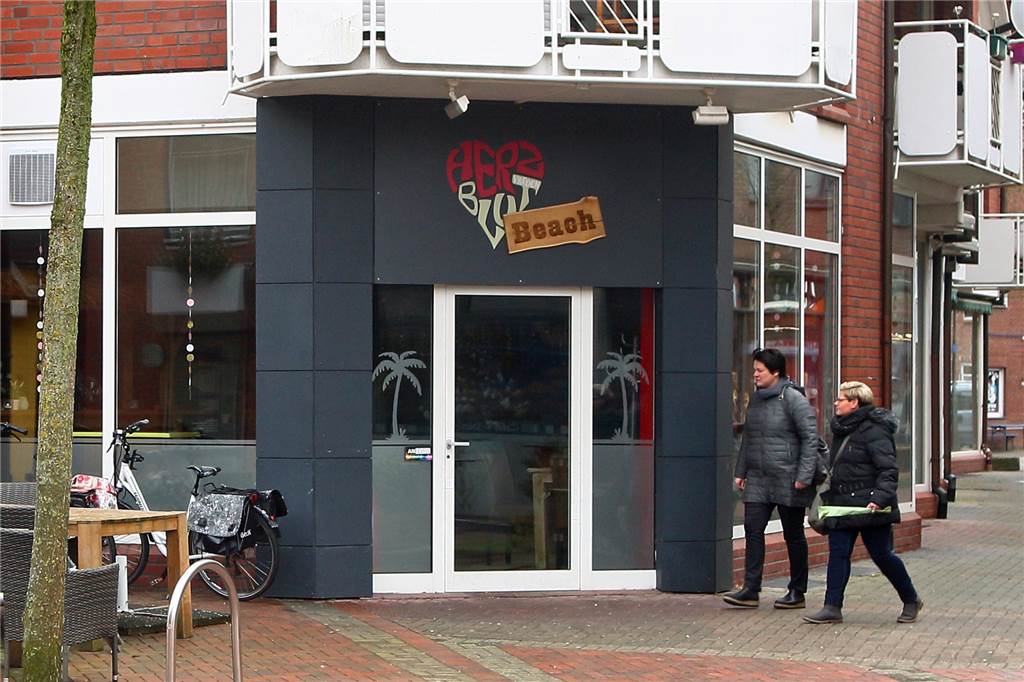 Das Café Herzblut bleibt geöffnet - mit neuen Betreibern und einigen Änderungen Auch das Herzblut Beach übernehmen die neuen Betreiber. Das genaue Konzept soll eine Überraschung sein.