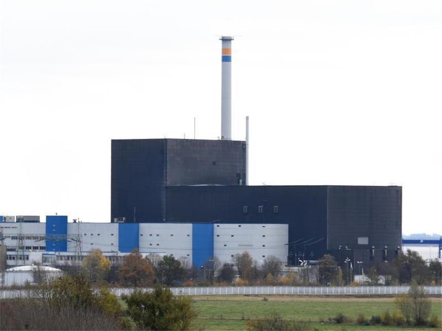 Kein Funkkontakt zu Flugzeug: Mehrere AKW kurz geräumt Auch das Kernkraftwerk in Brunsbüttel wurde kurzzeitig geräumt. Foto: Carsten Rehder/Archiv