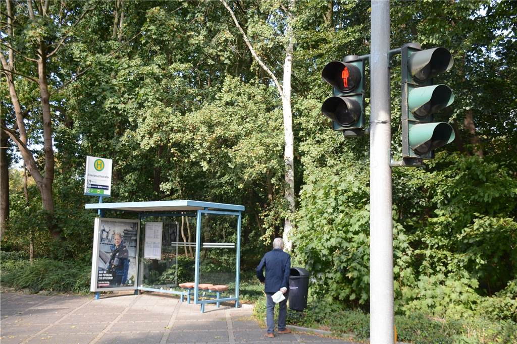 Warten ohne Ende: Immer noch kein grünes Licht für Bergmannsampeln Auch der Fußgängerüberweg an der Albert-Schweitzer-Schule sollte eigentlich mit einer Bergmannsampel ausgestattet werden.