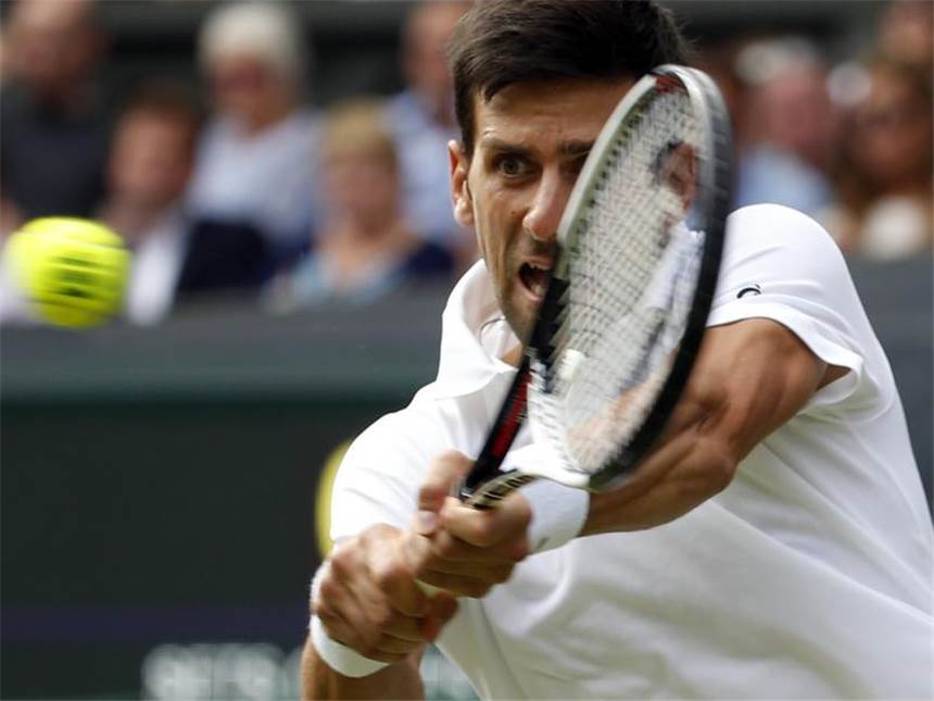 Federer und Djokovic in Wimbledon in Runde zwei Auch der Gegner von Novak Djokovic gibt auf. Foto: Alistair Grant