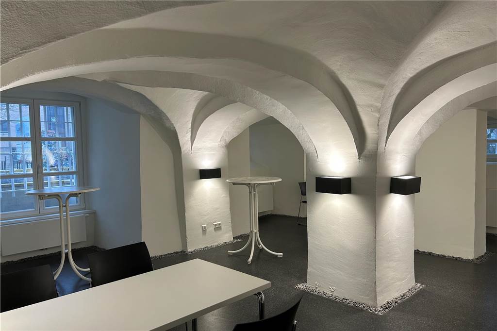 Burg Botzlar zum Bürgerzentrum umgebaut: So sieht es vor Ort aus Auch der Gewölbekeller ist heller als zuvor. Er ist für Feiern und Veranstaltungen nutzbar.