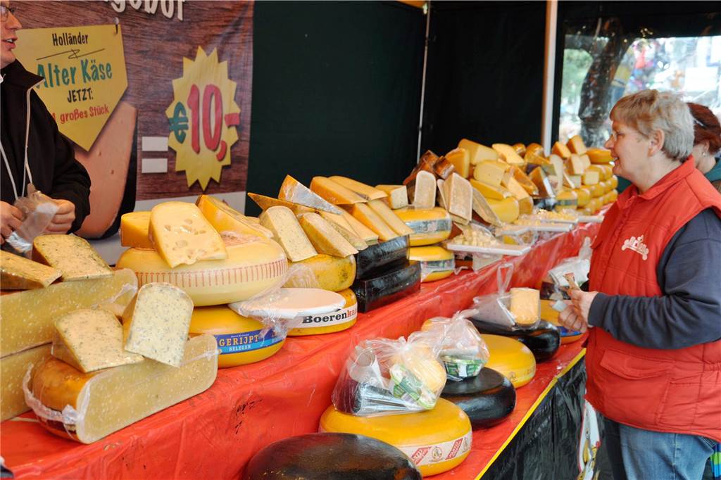 Ab in die Mitte: Herbst- und Heimatfest in Dorsten mit Neuerungen Käsestand
